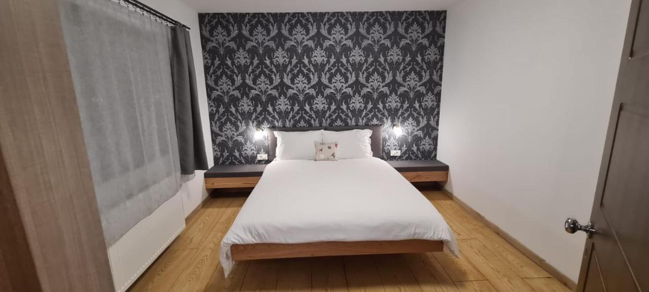 Cedar Crest Aparthotel Rîşnov Buitenkant foto