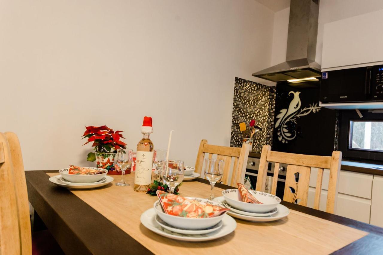 Cedar Crest Aparthotel Rîşnov Buitenkant foto