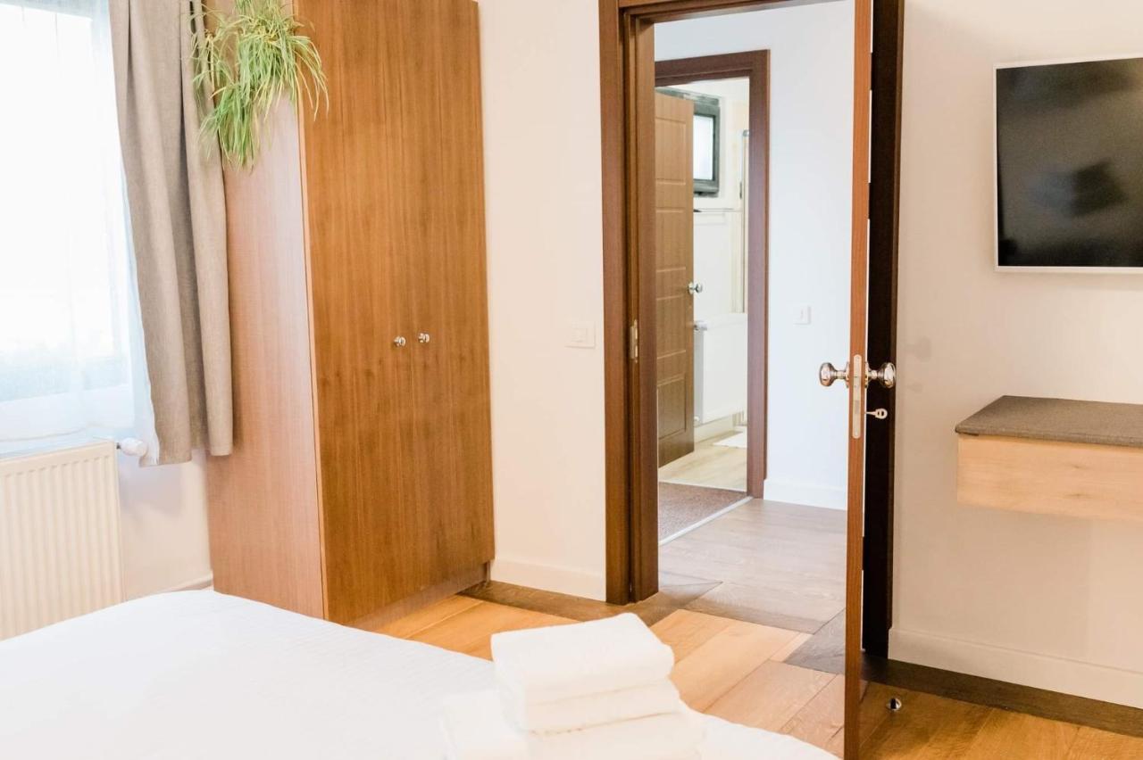 Cedar Crest Aparthotel Rîşnov Buitenkant foto